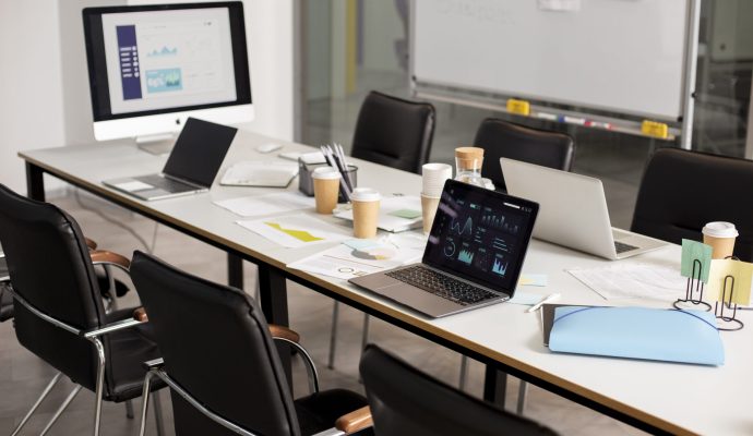 modern-equipped-computer-lab